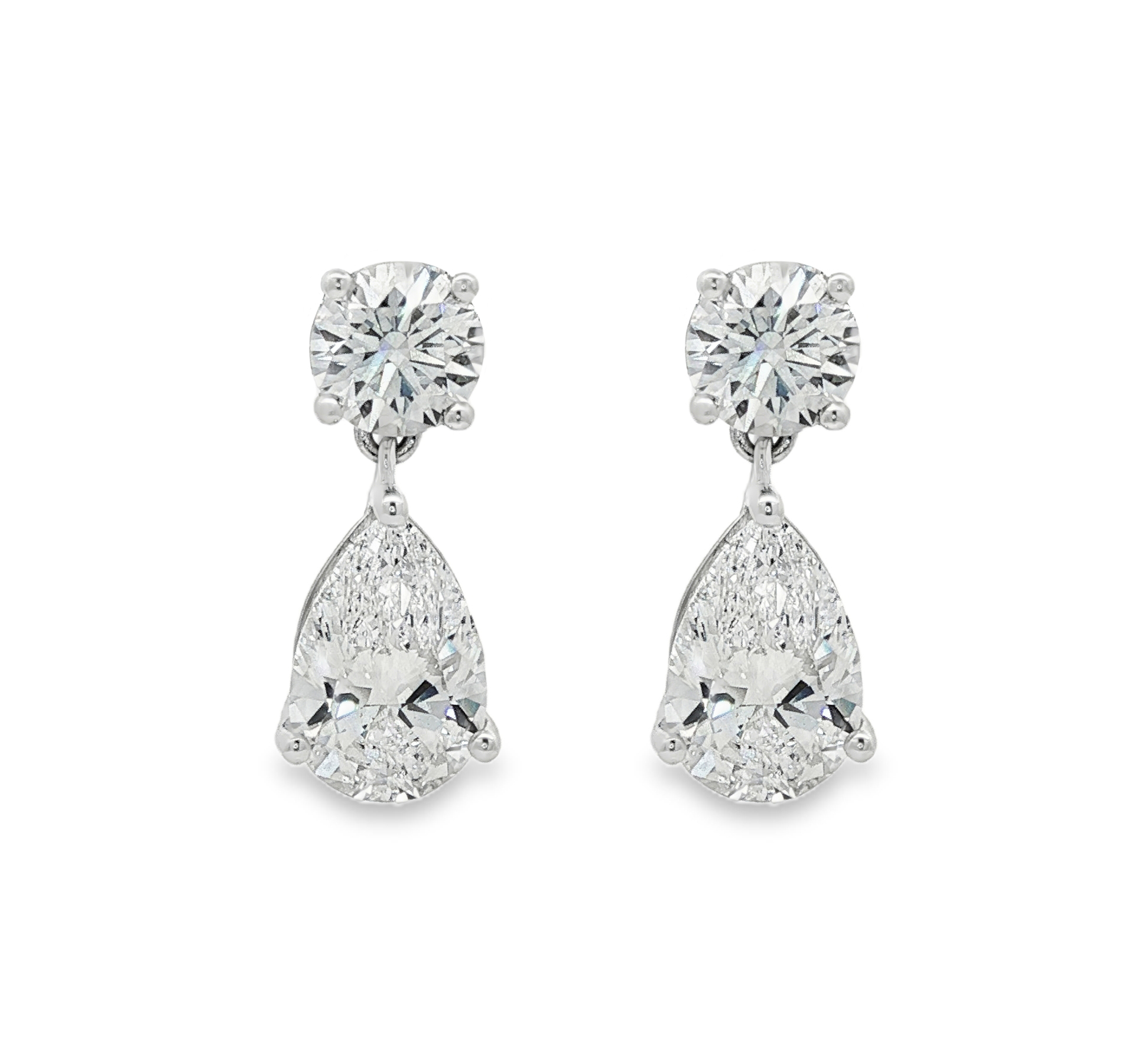 Dangling earring with diamond tears in 18k gold