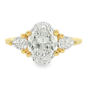 Vintage Engagement Ring with Lab-Grown Oval-Cut Diamond and Accent Stones in 18K Gold