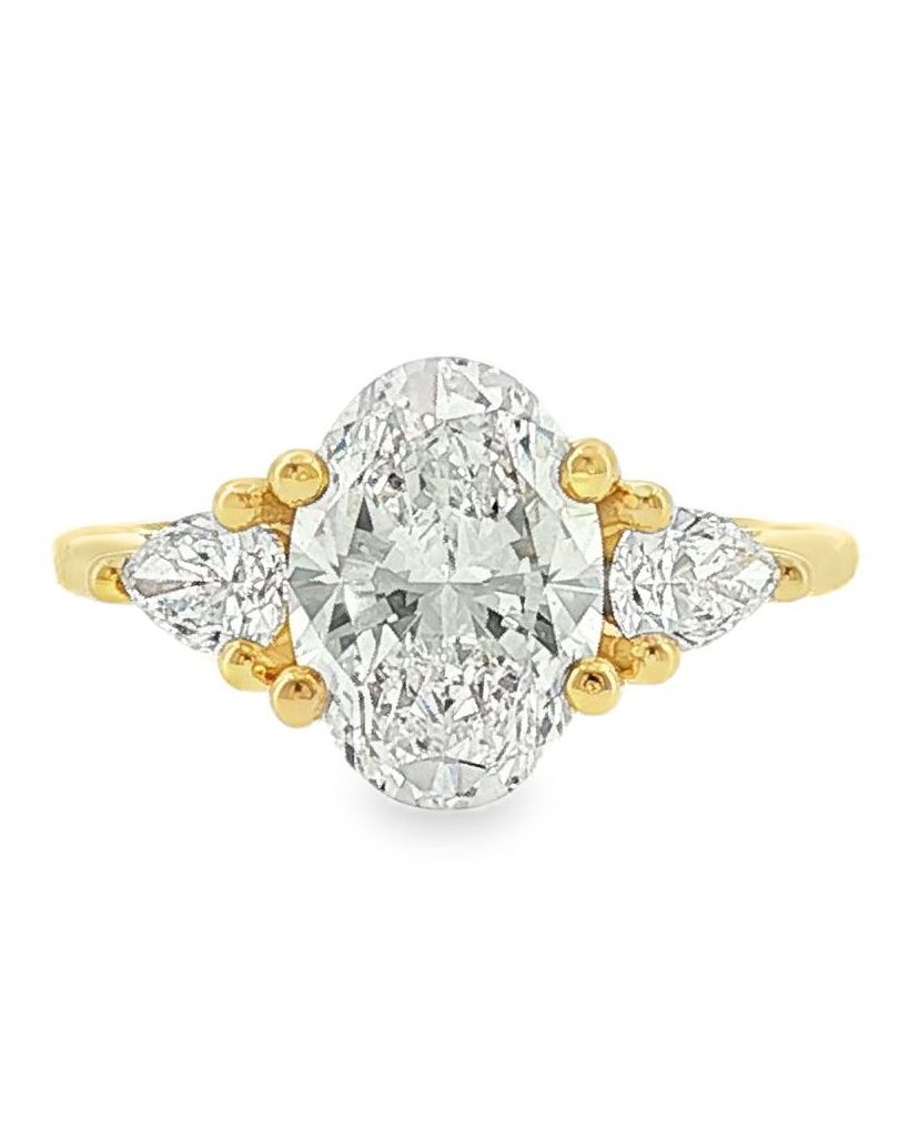 Vintage Engagement Ring with Lab-Grown Oval-Cut Diamond and Accent Stones in 18K Gold